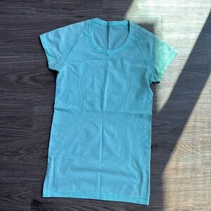 Lululemon t-shirt